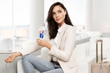 GAL GADOT for Coca-Cola’s Smartwater 2020 Advertising фото №1242656