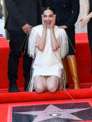 Gal Gadot at Walk of Fame Star Ceremony 2025 фото №1414319