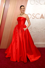 Gal Gadot at Oscars 2025 Red Carpet фото №1413236