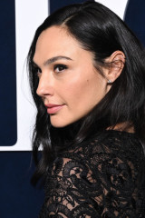 Gal Gadot - Christian Dior Fashion Show in Paris 02/28/2023 фото №1365162