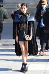 Gemma Chan- Louis Vuitton Show at Paris Fashion Week фото №1339685