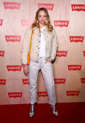 Gemma Ward - Levi's Times Square Store Opening in New York City. фото №1327519
