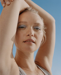 Gemma Ward - Glossier ‘Skywash’ Ad Campaign фото №1327504