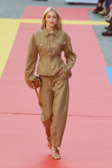 Stella Mccartney Spring/Summer 2023 Fashion Show in Paris фото №1352478