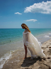 Gisele Bundchen for Vogue France JuneJuly 2025 by Mario Sorrenti фото №1418572