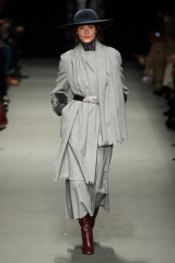 Alberta Ferretti Fall/Winter 2022 Fashion Show in Milan фото №1338593