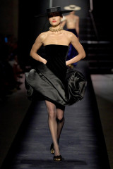 Schiaparelli Haute Couture Fall/Winter 2022 Fashion show in Paris фото №1345866
