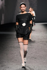 Chanel Spring/Summer 2023 Fashion Show in Paris фото №1352500