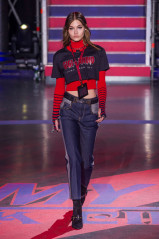Grace Elizabeth -Tommy Hilfiger Spring/Summer 2018 Fashion Show in London фото №1010959