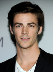 Grant Gustin фото