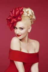 Gwen Stefani for You Make It Feel Like Christmas Photoshoot фото №1024124