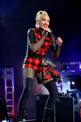 Gwen Stefani – Performing at Coachella Valley Music &amp; Arts Festival in Indio  фото №1393706