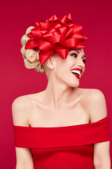 Gwen Stefani for You Make It Feel Like Christmas Photoshoot фото №1024130