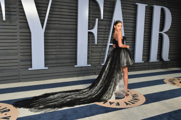 Hailee Steinfeld - 2018 Vanity Fair Oscar Party  фото №1050029