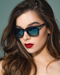 HAILEE STEINFELD for Prive Revaux, The Dean 2019 фото №1233050