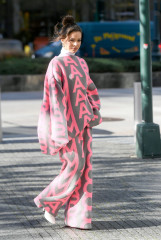 Hailee Steinfeld-Leaves Her Hotel in New York фото №1323972