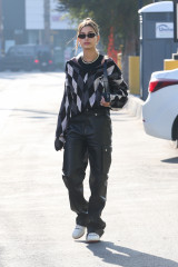 Hailey Rhode Bieber - Shopping in West Hollywood 11/02/2021 фото №1320658