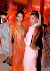 Hailey Baldwin – 2019 Met Gala фото №1169907