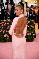 Hailey Bieber – 2019 Met Gala фото №1169592