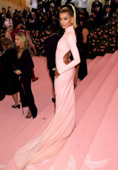 Hailey Bieber – 2019 Met Gala фото №1169590