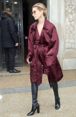 Hailey Baldwin Leaving Elie Saab Show in Paris фото №945235