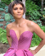 Halle Berry - 93rd Annual Academy Awards, Los Angeles | 04.25.2021 фото №1296767
