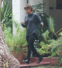  Halle Berry out in Los Angeles фото №930438