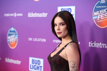 Halsey - Bud Light Super Bowl Music Fest in Los Angeles 02/10/2022 фото №1337185