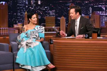 Halsey - The Tonight Show Starring Jimmy Fallon in New York 01/22/2020 фото №1243458