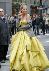 Heidi Klum in Zac Posen Dress – Photoshoot for Project Runway in NYC фото №973110