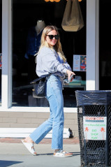 Hilary Duff is seen in Studio City // 02.03.2020 фото №1276253