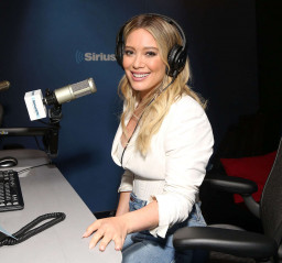 Hilary Duff – Visits at SiriusXM studios in New York City фото №977932