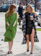 Hilary Duff With Her Co-Star Molly Bernard – Filming For New Season of “Younger” фото №952598