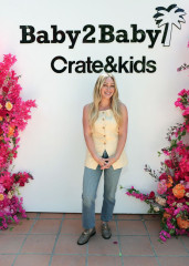Hilary Duff for Mother's Day Celebration May 2025 фото №1418077