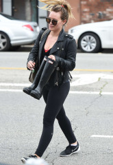 Hilary Duff in Tights Leaves her workout in LA фото №942493
