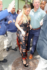 Hilary Duff-Leaving the ‘Today Show’ in New York фото №1075698