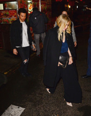 Hilary Duff – Out for Dinner in NYC  фото №946242
