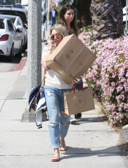 Hilary Duff – Out Shopping in Brentwood фото №948668