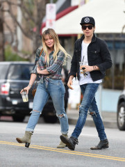 Hilary Duff with Boyfriend Matthew Koma at Alfred in Los Angeles фото №935188