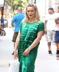 Hilary Duff – “Younger” Set in New York  фото №974508