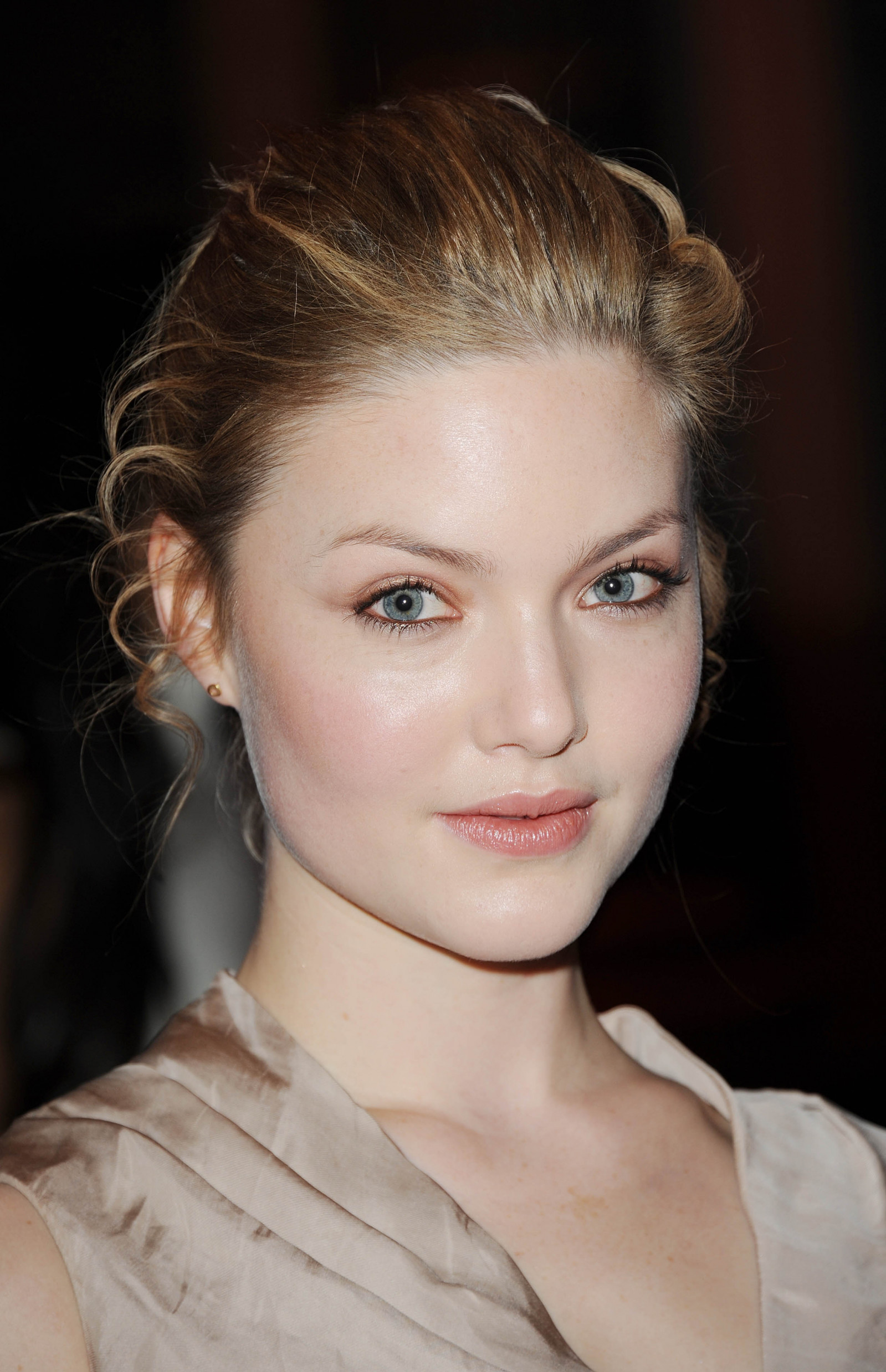 Холлидей Грейнджер (Holliday Grainger)