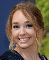 Holly Taylor at Emmy Awards 2018 in Los Angeles 09/17/2018   фото №1101774