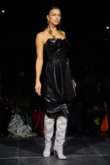 Vivienne Westwood Spring/Summer 2023 Fashion Show in Paris фото №1352333