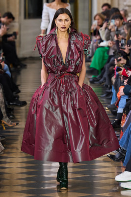 Vivienne Westwood Fall/Winter 2023 Fashion Show in Paris фото №1365996
