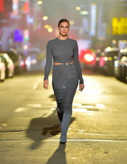 Irina Shayk - Michael Kors Fashion Show in New York | 04.08.2021  фото №1293918