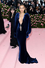 Irina Shayk – 2019 Met Gala фото №1169788