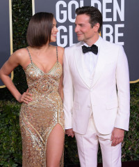 Irina Shayk and Bradley Cooper – 2019 Golden Globe Awards Red Carpet фото №1133878