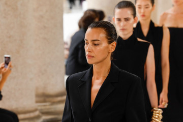 Irina Sheik for Sportmax Fashion Show at Milan Fashion Week 09/20/2024 фото №1408786
