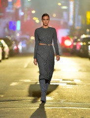 Irina Shayk - Michael Kors Fashion Show in New York | 04.08.2021  фото №1293921