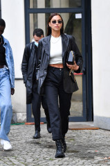 Irina Shayk is seen out after the show in Milan // 23,09.2020 фото №1278508